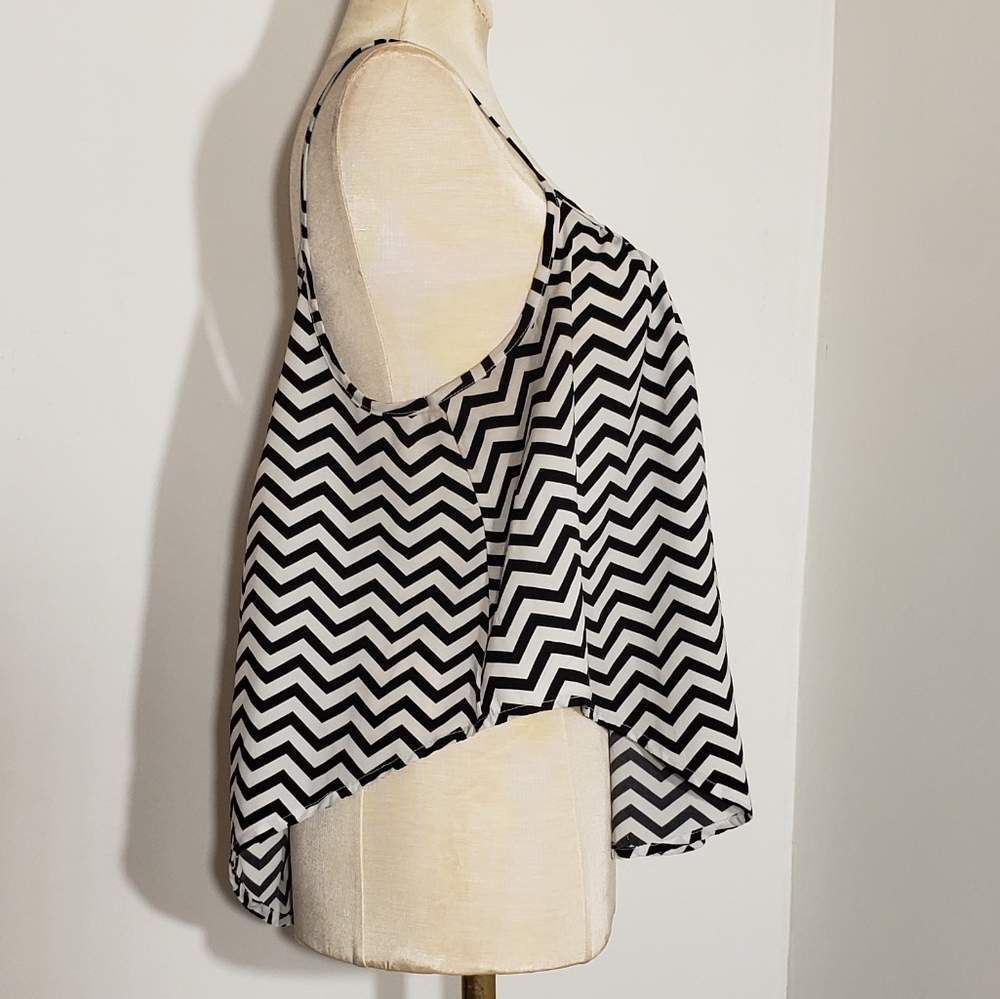 Rue 21 chevron print loose crop top size Large - Picture 4 of 5